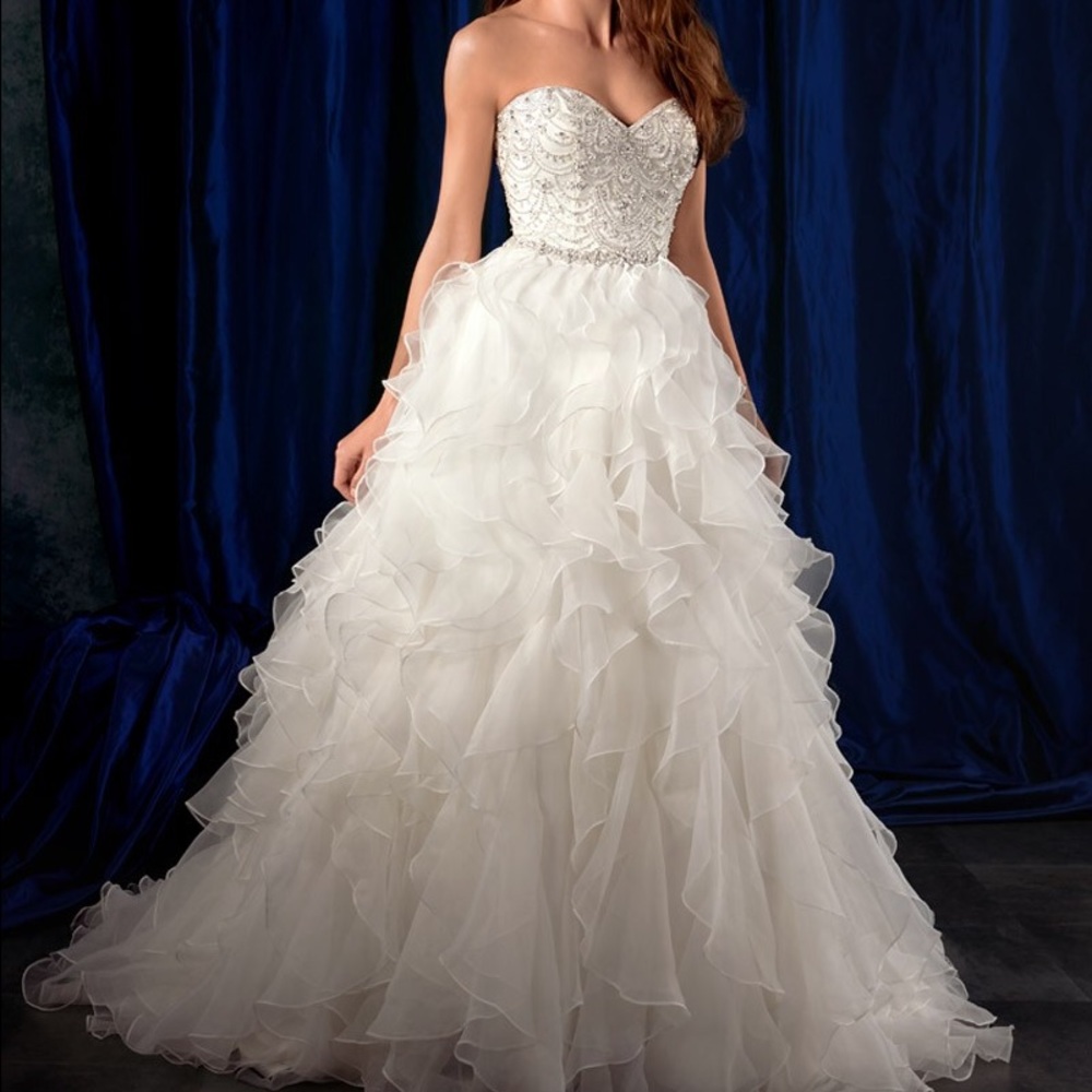 Alfred Angelo style 981 size 4